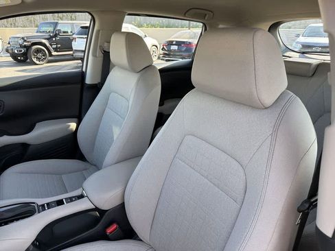 Used 2025 Honda HR-V LX image 26