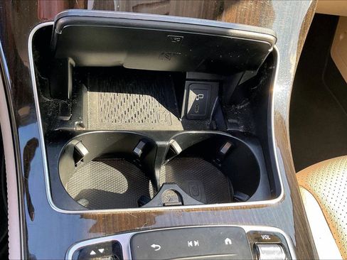 Used 2021 Mercedes-Benz GLC 300 4MATIC image 16