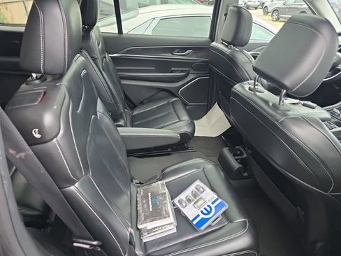 Used 2022 Jeep Grand Cherokee L Limited AWD/4WD image 17