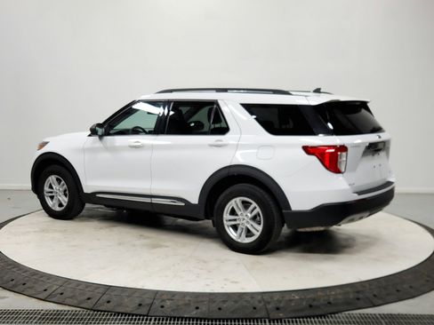 Used 2024 Ford Explorer XLT w/ Equipment Group 202A image 5