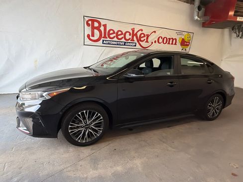 Used 2023 Kia Forte GT-Line w/ GT-Line Premium Package FWD image 2