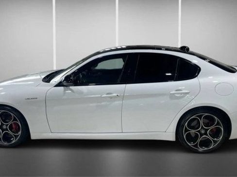 Used 2023 Alfa Romeo Giulia Veloce RWD image 14