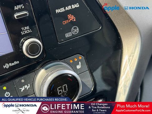 Used 2021 Toyota Highlander XLE AWD/4WD image 31