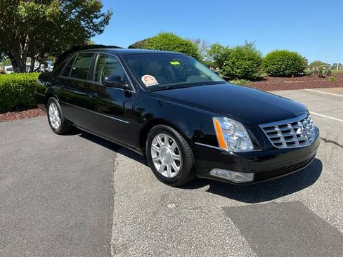 Used 2011 Cadillac DTS FWD image 3