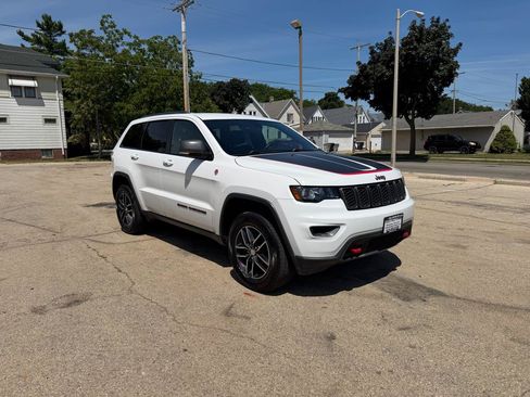 Used 2017 Jeep Grand Cherokee Trailhawk AWD/4WD image 1