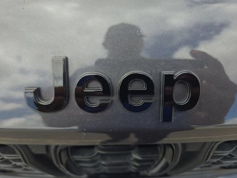 Used 2024 Jeep Grand Cherokee L Altitude RWD image 9