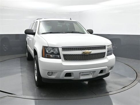 Used 2011 Chevrolet Suburban LT image 22