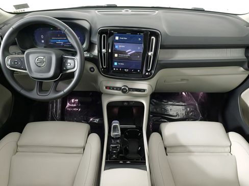 Used 2024 Volvo XC40 B5 Plus w/ Climate Package image 40