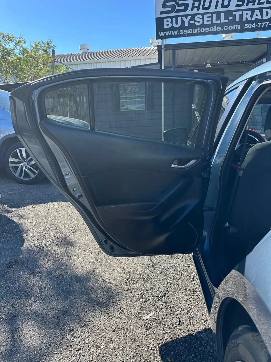 Used 2015 MAZDA MAZDA3 i SV FWD image 12
