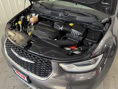 Used 2022 Chrysler Pacifica Touring-L FWD image 18
