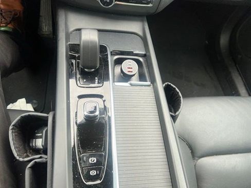 Used 2025 Volvo XC60 B5 Core AWD/4WD image 7