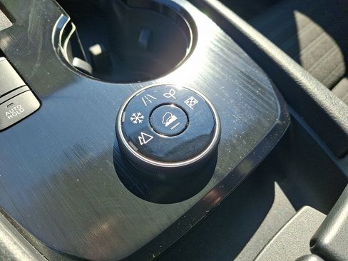 Certified 2025 Nissan Rogue SV image 20