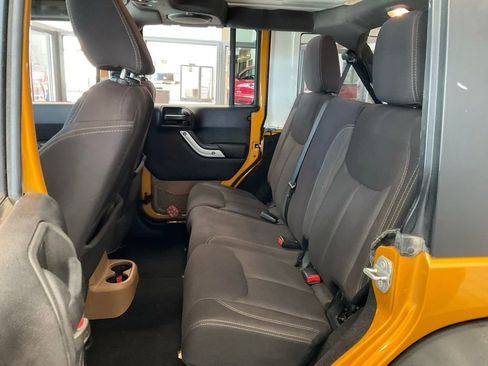 Used 2014 Jeep Wrangler Unlimited Rubicon image 19