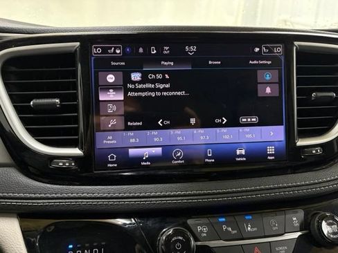 Used 2023 Chrysler Pacifica Touring-L FWD image 35