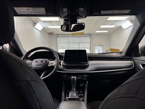 Used 2025 Jeep Compass Sport image 20