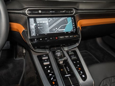 Used 2025 Aston Martin Vanquish Coupe image 22