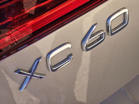 Used 2025 Volvo XC60 T8 Plus w/ Protection Package Premier image 18