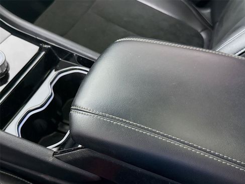 Used 2023 Jeep Grand Cherokee Altitude AWD/4WD image 10
