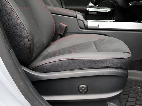 Certified 2025 Mercedes-Benz GLB 250 4MATIC image 12