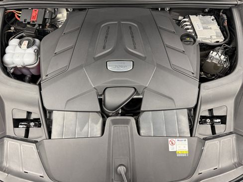 Certified 2023 Porsche Cayenne AWD/4WD image 61