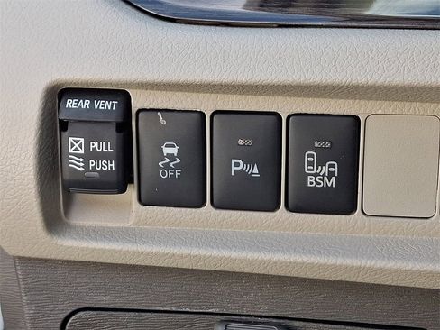 Used 2017 Toyota Sienna XLE Premium image 26