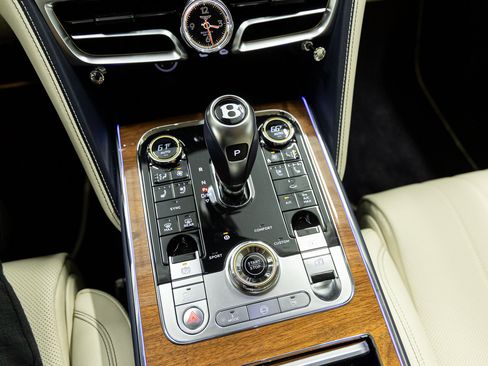 Certified 2026 Bentley Flying Spur V8 AWD/4WD image 31