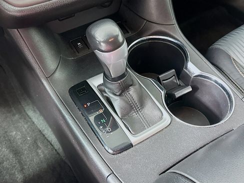 Used 2015 Toyota Highlander Plus FWD image 16