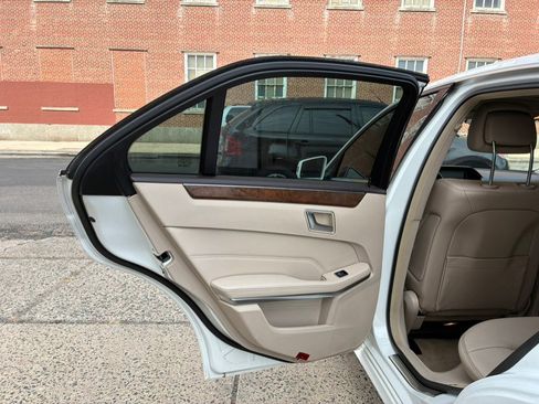 Used 2014 Mercedes-Benz E 350 4MATIC Sedan image 14