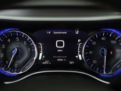 Used 2022 Chrysler Pacifica Touring-L FWD image 11