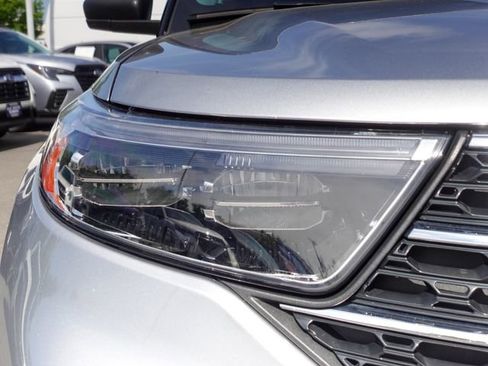Used 2023 Ford Explorer XLT w/ Equipment Group 202A RWD image 3