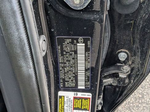 Used 2025 Toyota Camry SE image 30