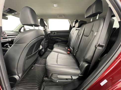 Used 2025 Kia Sorento S image 32