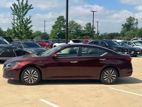 Used 2023 Nissan Altima 2.5 SV FWD image 6