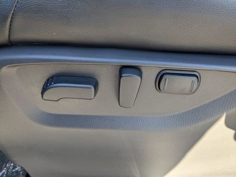 Used 2023 Nissan Armada SL w/ Captain's Chairs Package image 18