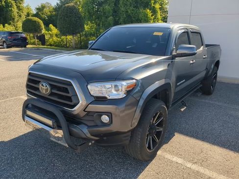 Used 2022 Toyota Tacoma SR5 w/ Technology Package RWD image 2