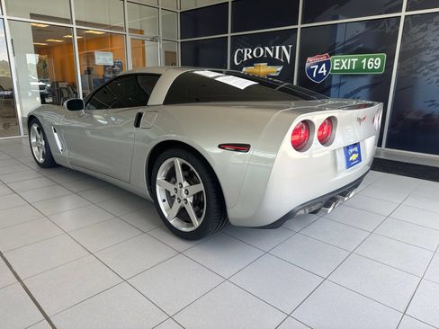 Used 2006 Chevrolet Corvette Coupe w/ Preferred Equipment Group RWD image 9