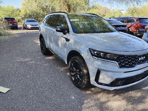 Certified 2023 Kia Sorento SX AWD/4WD image 2