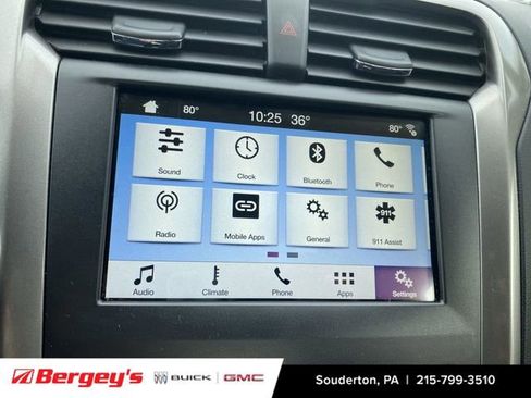 Used 2018 Ford Fusion SE w/ Fusion SE Technology Package image 16