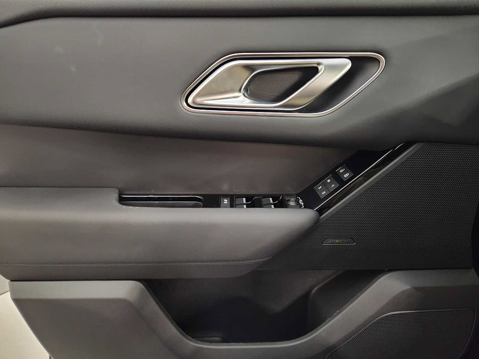 Used 2026 Land Rover Range Rover Velar S AWD/4WD image 37