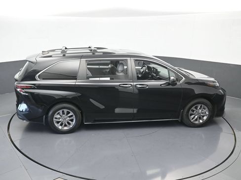 Used 2025 Toyota Sienna XLE w/ XLE Plus Package FWD image 56