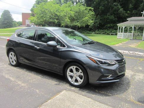 Used 2018 Chevrolet Cruze Premier FWD image 4