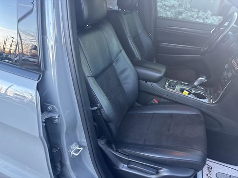 Used 2022 Jeep Grand Cherokee Laredo X image 21