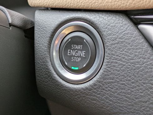 Used 2025 Cadillac XT4 Premium Luxury w/ Technology Package image 31