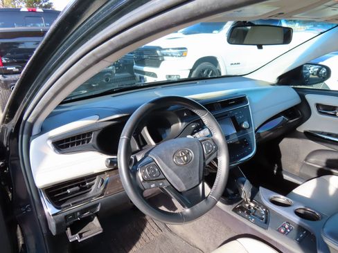 Used 2015 Toyota Avalon XLE image 10