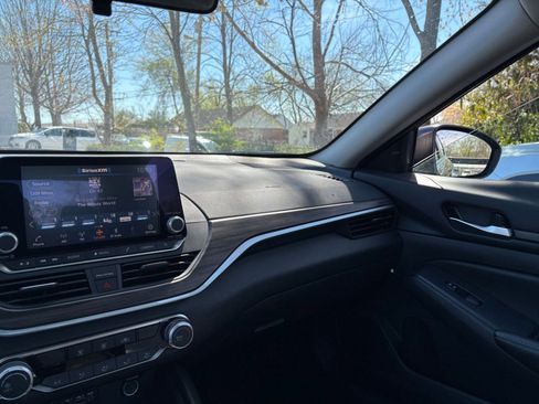 Used 2025 Nissan Altima 2.5 SV image 35