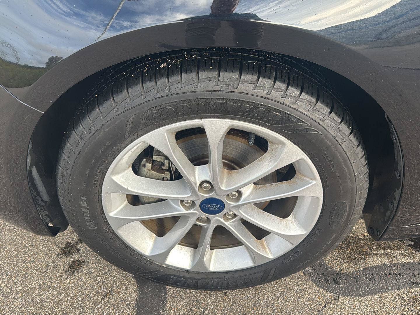 Used 2020 Ford Fusion SE FWD image 9