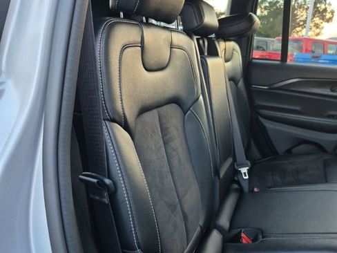 Used 2023 Jeep Grand Cherokee Altitude image 30