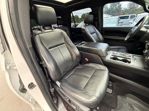 Used 2020 Ford Expedition XLT w/ Equipment Group 202A AWD/4WD image 29