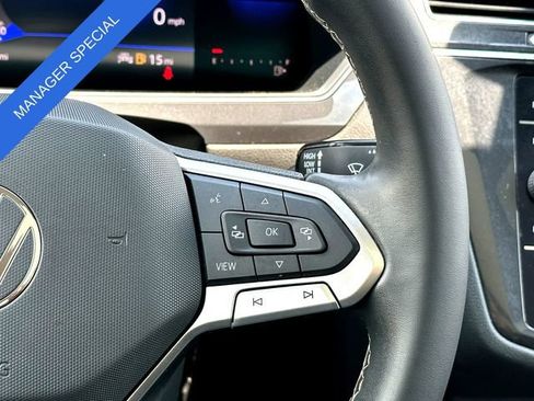 Used 2022 Volkswagen Tiguan SE w/ Panoramic Sunroof Package FWD image 24