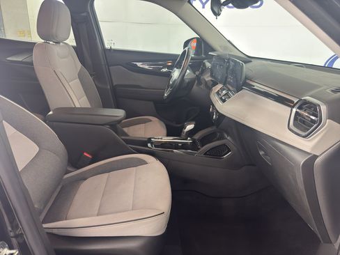Used 2024 Chevrolet TrailBlazer LT w/ LT Cold Weather Package FWD image 40